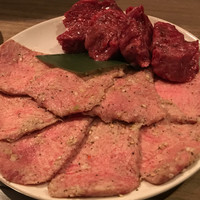 焼肉うしごろ 西麻布本店 - 極みのタン、厚切りハラミ