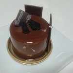 パティスリー ショコラトリー オーディネール - 香り高いビターショコラとラムレーズンの軽やかなムース、ラムレザン480円