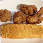 稲毛屋 - 唐揚げ（260円/100g）と卵焼き（100円）