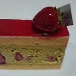 パティスリー ショコラトリー オーディネール - しっとりアーモンド生地やピスタチオクリームに、甘酸っぱい国産苺が合う！