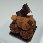 パティスリー ショコラトリー オーディネール - ショコラティエならでは、チョコクリームが絶品のサントノーレショコラ490円