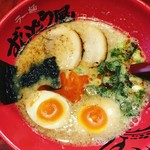 ラー麺 ずんどう屋 梅田店 - 味玉HOTらーめんはピリ辛！