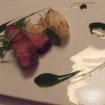 アコルドゥ - 1月　軽く燻した豚　エッセンスクロロフィリアとはしばみオイル（マンガリッツァ）