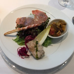 アンティパスト（生ハムのサラダ・カポナータ・テリーヌ)