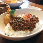 クウ カフェ - ▲近江カレーライス(キーマカレー)1080円サラダスープ付き