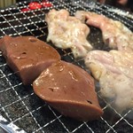 七輪ホルモン焼きもつ鍋 まことや  - 七輪でやきます