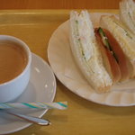 MARUNOUCHI CAFE - 「ポテトサラダチーズサンド」と「コーヒー」