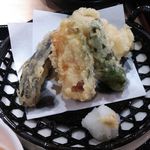 h Sakanayadoujou - ランチ･刺身天婦羅定食 850円 2016年2月