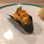 うを徳 - 羅臼 馬糞雲丹（握り）