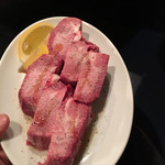 ホルモン・焼肉　8 hachi  - 厚切り黒毛和牛タン
