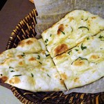 インド料理 想いの木 - ガーリックナン