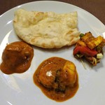 インド料理 想いの木 - バターチキンカリー、チェンナイプラウンカリー、ニザミハンディカリー、麦のナン