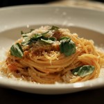 Vineria h - トマトとモッツァレラチーズのスパゲッティー二