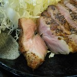 キセキ食堂 - キセキ定食のステーキのアップ