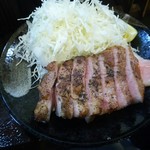 キセキ食堂 - キセキ定食の230gステーキ(税込1000円)