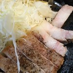 キセキ食堂 - ロースステーキのアップ