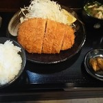 キセキ食堂 - ロースカツ230g 定食(税込1000円)