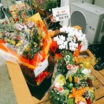 中村麺三郎商店 - Twitterでお見掛けする怪傑ズバットパパさんらからはお花が。