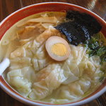 広州市場 - 海老雲呑麺 820円　大きめのわんたんが5個入ってます！