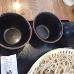 汁は徳利、猪口は2つくれました