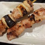 Hamakei - なごみ鶏のネギマ串、モモ串150円
