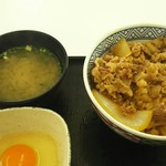 Yoshinoya - 牛丼並380円  味噌汁60円   玉子60円
