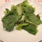 ロイヤルガーデンカフェ - 葉物のサラダ、ドレッシングが美味しい