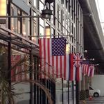 Aloha Dining Lure's Lana - 外観4　ハワイの州旗だけでなく、アメリカ国旗ももちろん掲げられています！！　2017/04/09