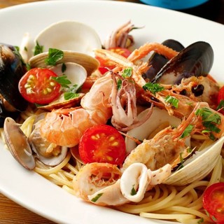 Enjoy our signature pizza and seafood dishes! Course to choose from: 2800 yen