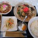 ぎょうざ横丁秀公 - レバニラ定食　700円