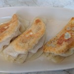 ぎょうざ横丁秀公 - 定食注文でチーズ餃子3個　180円