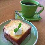 moricafe brunch&crepes - ブレンドコーヒー¥500とまるごとレモンケーキ¥250(2017/5現在)