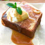 moricafe brunch&crepes - りんごたっぷり、キャラメルとクリームがナイスアクセント♪