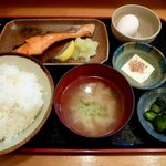 Nari Zou - ランチ　焼き鮭定食 （750円）