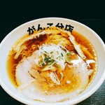 元祖一条流 がんこ総本家 - 正油らーめん(バラ)  ８００円  トッピングは長い穂先メンマ２本、青白葱、そして名物の大判豚バラチャーシューのみとシンプル。