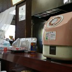 玉蘭 - カウンター、ピンク電話。