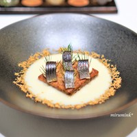 Takumi - 長ネギのポタージュ 　ライ麦パンのフレンチトースト 　うるめイワシのオイル漬け、 　レフォールとクリームチーズ 　ポテトチップス、フライドオニオン、フライドニンニクの粉 　ディル