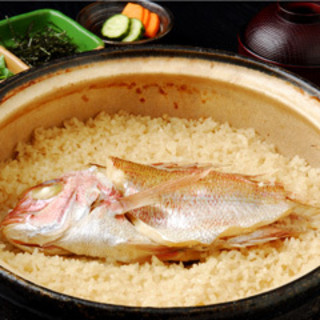 Kanawa specialty “Tai Meshi cooked in earthen pot”