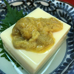 酒処 ちしな - 突き出しの卵豆腐ウニ乗せ