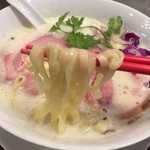 鶏そば専門店 らーめん風見鶏 西田辺 - 宏和の浮気者(900円)麺リフト