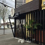 Shisen Chuu Kako-En - 水源地通り沿いにございます。店舗前駐車場有り。