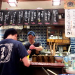 くうのむ ちゃのま - カウンター前の厨房は大忙し！