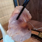 一蘭 - 【2017.5.4(木)】ラーメン(並盛・110g)790円のチャーシュー