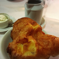 トラットリア グランボッカ - 名物のシュー生地appetizer w butter & maple syrup
