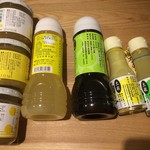 越知町観光物産館　おち駅 - 左上から文旦ジャム、小夏ジャム、ゆずジャム、文旦ドレッシング、とさぽん、柚子果汁、直七果汁