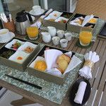 ユサンディ - 朝食をルームサービス、テラスにて（洋食）