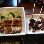うなぎの比恵島 - 白焼きと肝串、骨せんべいアップ