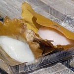 大久保だんご - 柏餅　ほんのりピンク色が味噌餡