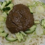 じゃじゃ麺と酒の肴 喜作 - 白じゃじゃ麺（中・アップ）