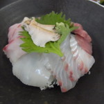 割烹 水天閣 - 海鮮丼（６～７種類刺身が乗ってる）